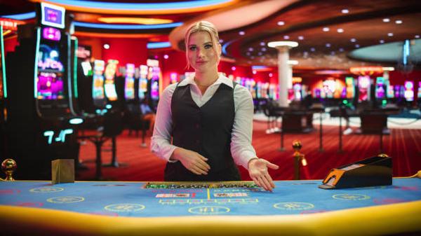 A Closer Look at Roulette Wheel Types: Online Casino UAE